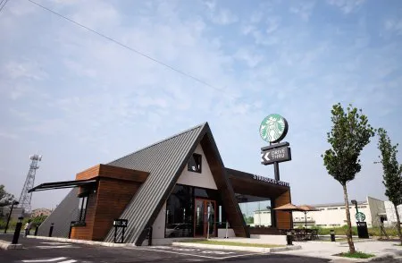 Wood, Aroma, Sustainability: Stepping into Starbucks’ Spatial Philosophy
