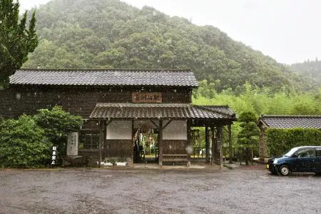 Kareigawa Station: The Timeless Beauty of a Century-Old Wooden Structure